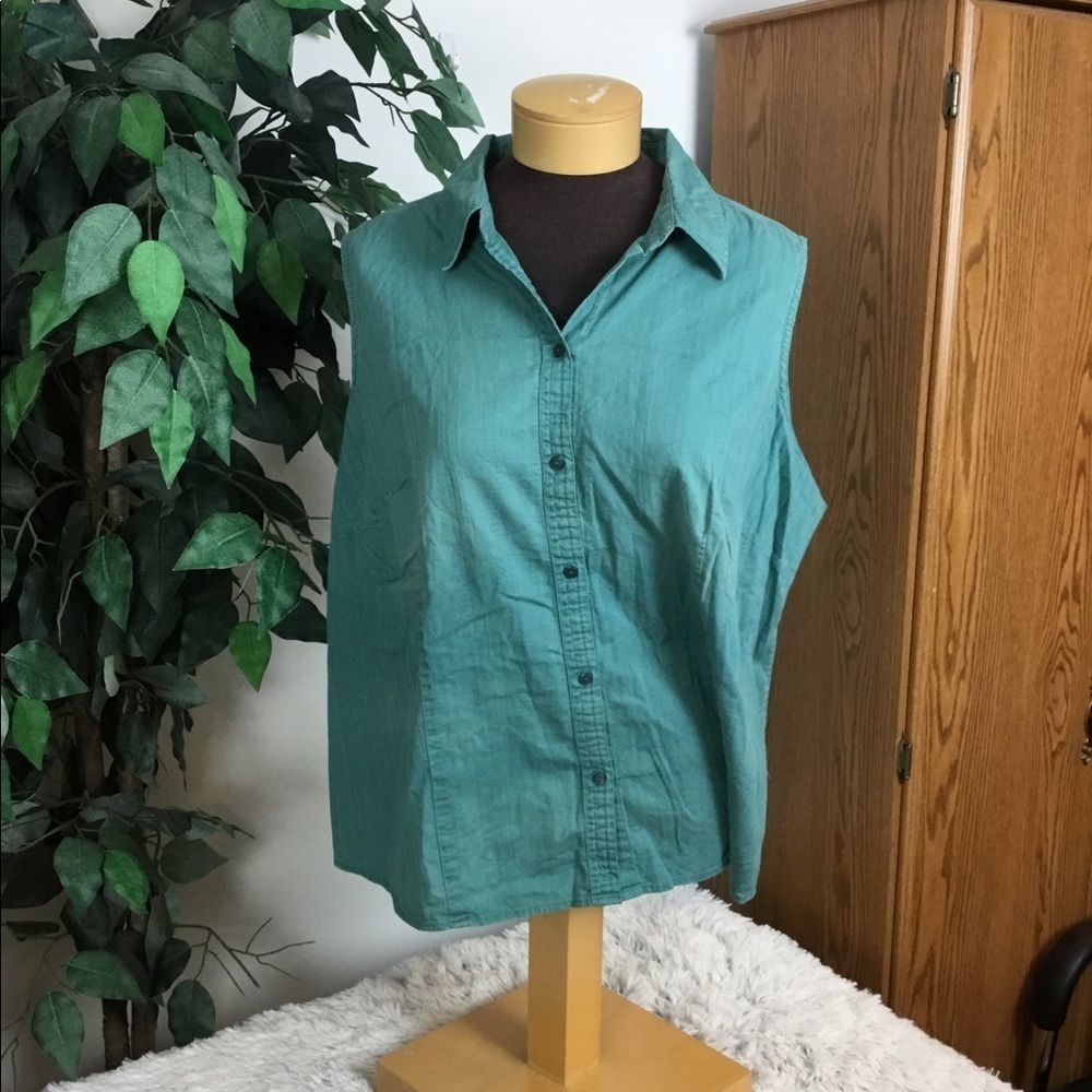 ST Johns Bay 1X womans stretch green button down sleeveless top
